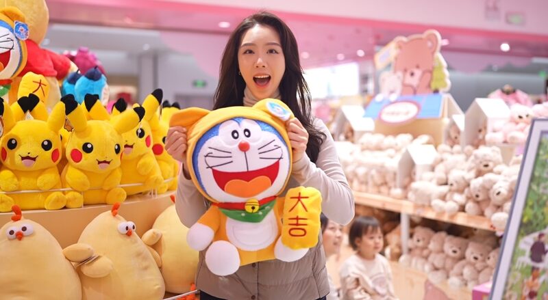 Pop culture breathes new life into retail sector video poster