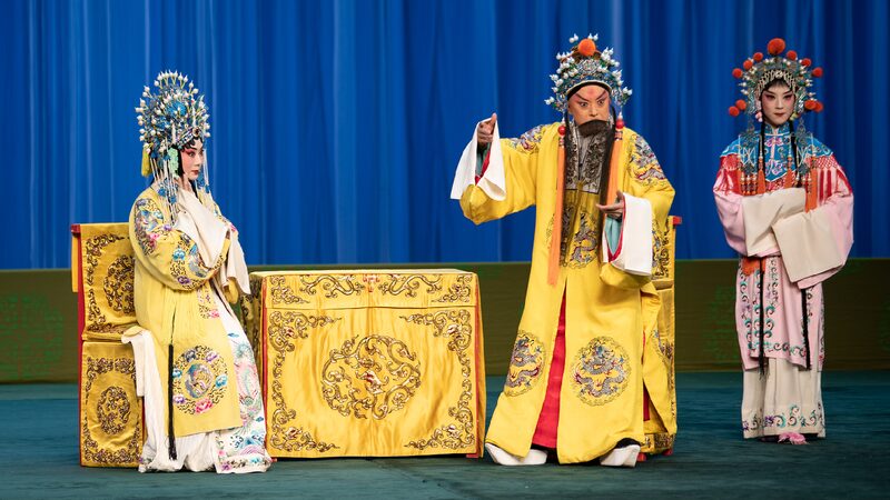 President Xi tells artists to keep Peking Opera shining with times