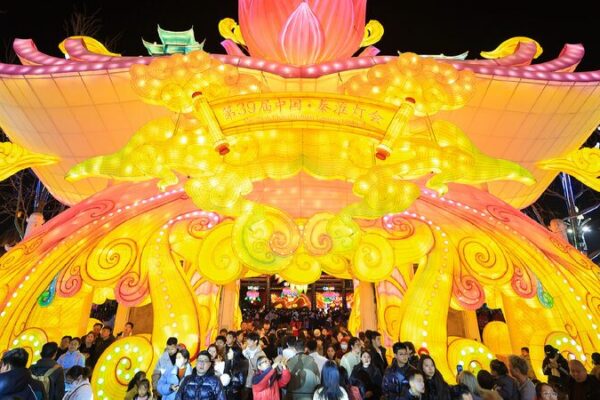 Nanjing’s Qinhuai Lantern Festival Lights Up the Night! Qinhuai Lantern Festival lights up Nanjing
