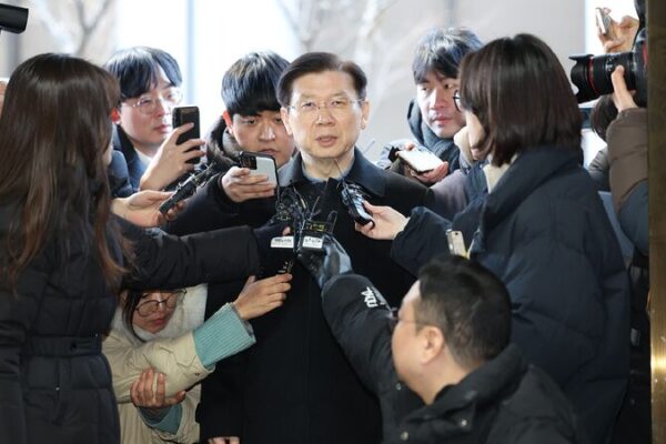 Why Do Government Officials Get Questioned? π€ Understanding Democracy! S. Korea's presidential security chief appears for questioning