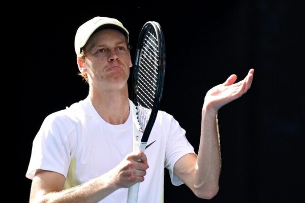 Tennis Stars Sinner and Swiatek Shine into Australian Open Quarters 🎾 Sinner, Swiatek wrap up places in quarterfinals at Australian Open