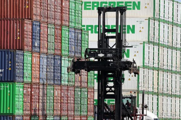 Why Tariffs on Canada and Mexico Could Hurt the US Economy ๐บ๐ธ Tariffs on Canada and Mexico will backfire on US economy