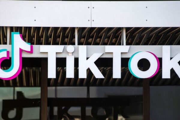 Why TikTok Users Are Trying Xiaohongshu: A New Digital Adventure! π The digital exodus: Unmasking hypocrisy of U.S. "freedom of speech"