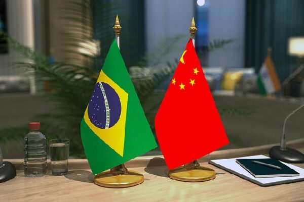 China and Brazil Work Together for a Better Future! ๐ Wang Yi holds phone talk with special advisor to Brazilian president