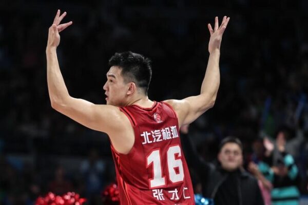Beijing Ducks Soar Over Liaoning Flying Leopards in Exciting CBA Showdown! Zhang Cairen helps Beijing beat Liaoning on birthday night video poster