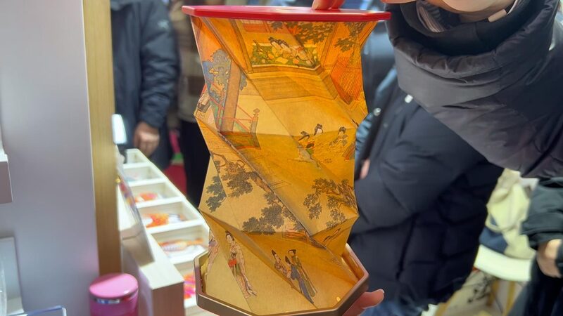 Ancient Painting Lantern Blends Tradition and Tech for Lantern Festival Ancient painting-inspired lantern blends tradition with modernity video poster