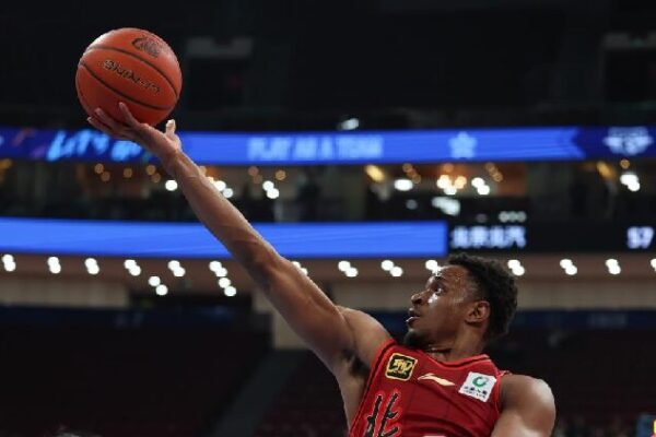 Beijing Ducks ends Shanghai Sharks' four-game winning streak in CBA
