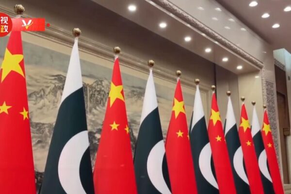 China and Pakistan’s Leaders Sign Agreements to Boost Friendship! π¨π³π€π΅π° Chinese, Pakistani presidents attend signing ceremony in Beijing
