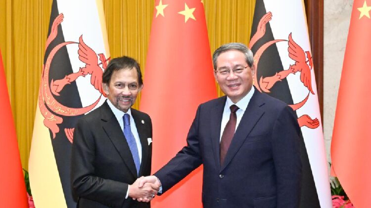 Chinese premier meets sultan of Brunei