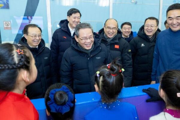 Chinese Premier Wants Everyone to Have More Winter Fun! ❄️⛷️ Chinese premier stresses development of winter sports, economy