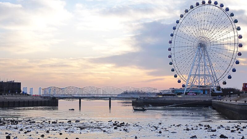 Cold wave brings strong winds and freezing temperatures to China