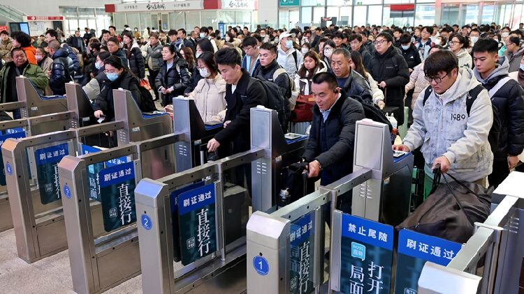 Consumption_rebound_The_vitality_of_Spring_Festival_travel_rush - My Global News: Young Voices Consumption rebound: The vitality of Spring Festival travel rush