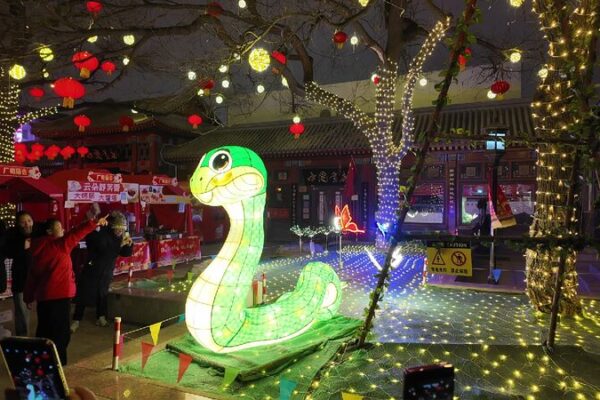 Robots and Lanterns: My Awesome Day at Beijing’s Temple Fairs Culture and robots: An expat's first Beijing temple fair experience