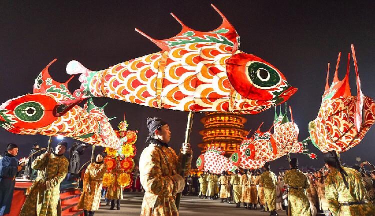 Fish_lantern_parade_dazzles_at_ancient_Luoyang_archaeological_site - My Global News: Young Voices Fish lantern parade dazzles at ancient Luoyang archaeological site