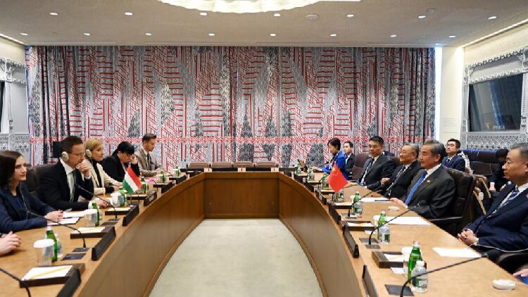 Foreign ministers laud China-Hungary bilateral relations