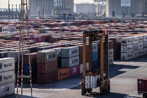 U.S. Tariffs on Imports: How This Could Impact the World Economy ๐ Global trade at risk: U.S. tariffs threaten economic stability