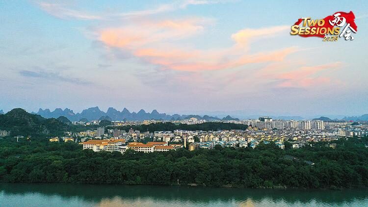 Live_Explore_the_charm_of_Two_Rivers_and_Four_Lakes_of_Guilin - My Global News: Young Voices Live: Explore the charm of Two Rivers and Four Lakes of Guilin