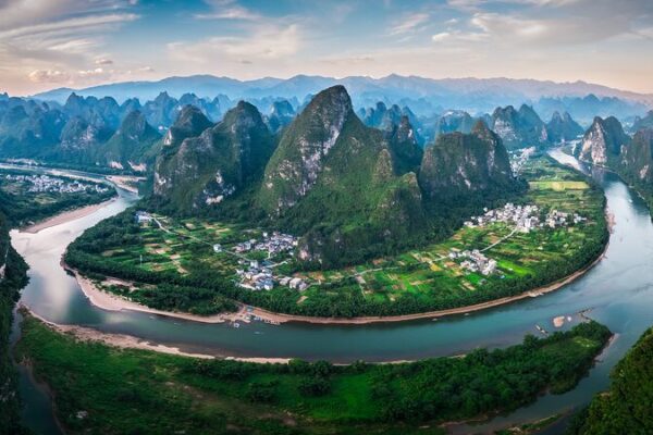 Discover Guilin: A Real-Life Fantasy World That Inspires Movies and Games! Live: Explore the real-life Chenyu Vale and Kashyyyk Planet in Guilin video poster