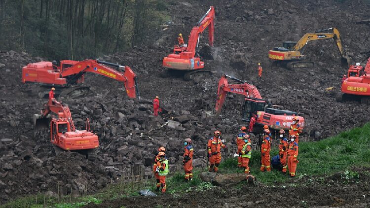 Live_Rescue_efforts_underway_after_landslide_in_SW_China - My Global News: Young Voices Live: Rescue efforts underway after landslide in SW China