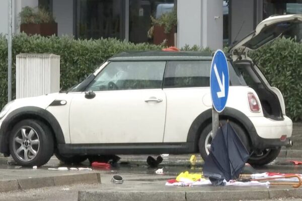 Car Drives into Crowd in Munich: Several People Injured Live: Several injured after car drives into group of people in Munich video poster