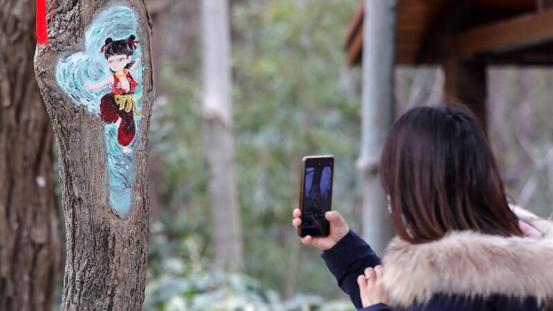 'Ne Zha 2' themed tree paintings wow visitors at park in China