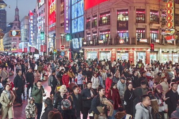 Official: China's consumer market on track for steady Q1 growth