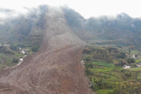 Rescuers Hurry to Help After Huge Landslide in Southwest China π Rescue efforts underway for 28 missing after landslide in SW China