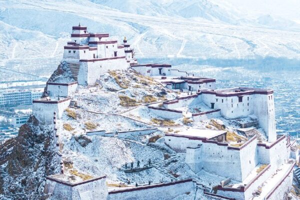 Snow Transforms Ancient Gyantse Fortress into a Winter Wonderland Snowfall enhances towering majesty of Gyantse Fortress