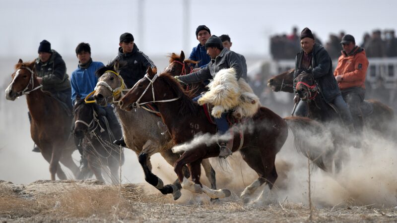 Thrilling traditional sports festival unfolds in Xinjiang