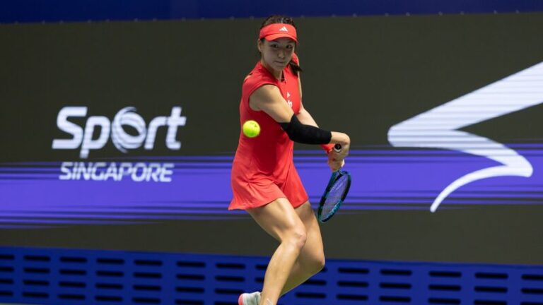 Wang Xinyu loses to Elise Mertens in WTA Singapore Open semifinals