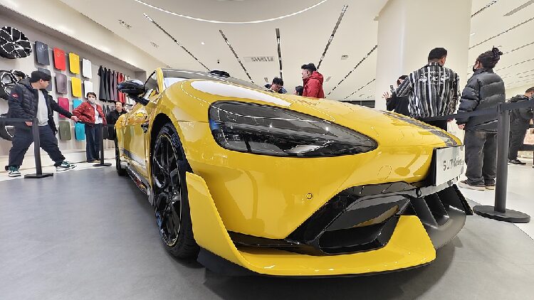 Xiaomis_SU7_Ultra_shakes_up_luxury_EV_market_vows_to_invest_in_AI - My Global News: Young Voices Xiaomi's SU7 Ultra shakes up luxury EV market, vows to invest in AI