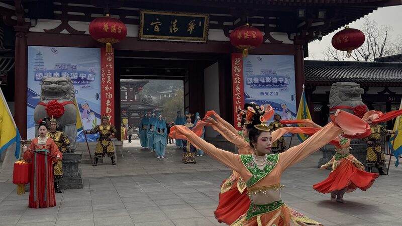 A_grand_welcome_at_Huaqing_Palace_poster - My Global News: Young Voices A grand welcome at Huaqing Palace video poster