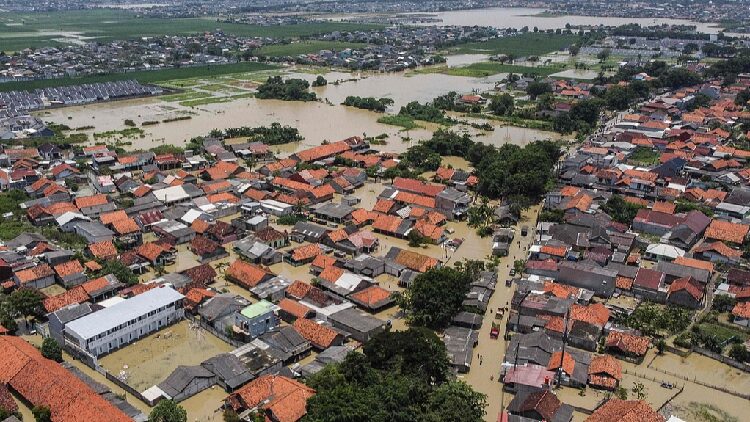 Asia News Roundup: Jakarta Floods, Accidental Bomb Drop, and More! ๐ Asia News Wrap: Jakarta swamped by floods and more