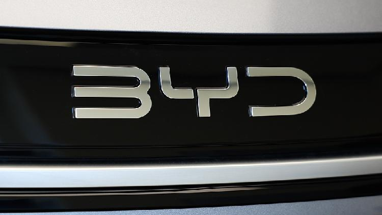 BYD unveils 1 MW fast-charging battery with 2 km/s charging speed