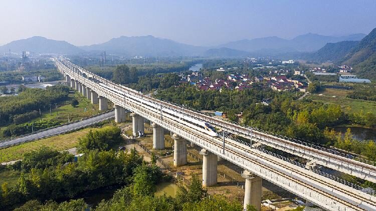 China to strengthen new urbanization, regional coordinated development