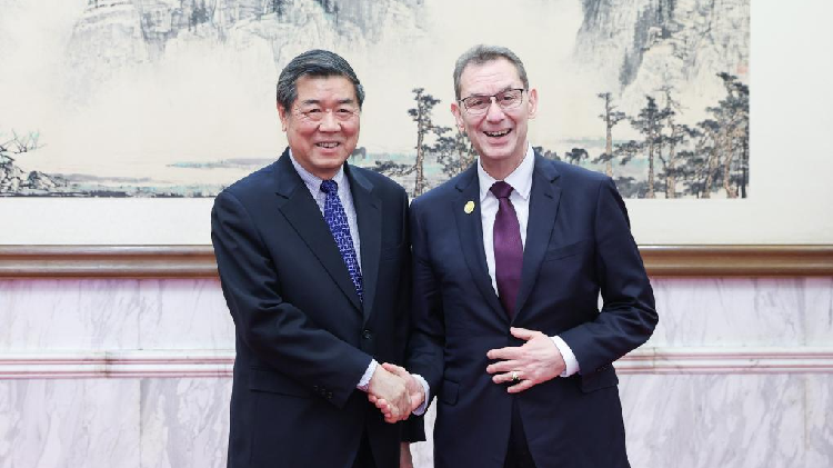 China Invites Global Companies to Join Hands π€ China welcomes multinational companies to expand investment in China