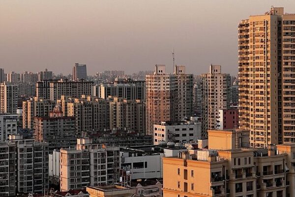 China’s Big Plan to Help Shoppers and Make Homes More Affordable! ποΈπ China's new policies help stabilize stock and real estate markets