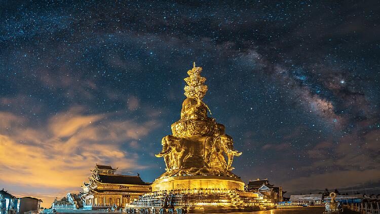 Discover the stunning scenery of Mount Emei in southwestern China