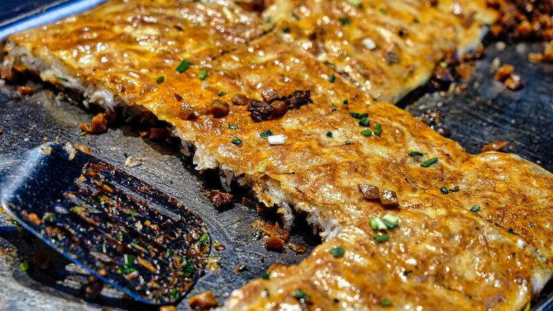 Discover Doupi: Wuhan’s Delicious Sticky Rice Crepe! 🥞 Doupi, a famous street food in Wuhan video poster