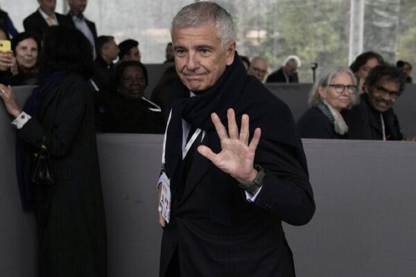 Race for IOC President: Who Will Lead the Olympics Next? π
IOC VP Samaranch downplays being favorite to win presidential bid