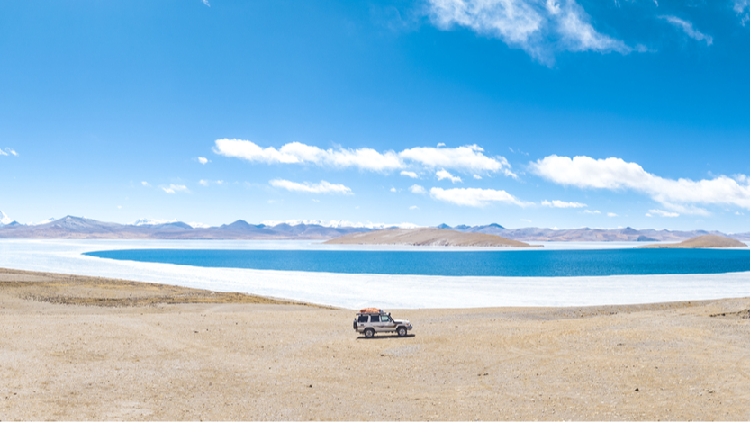 Lake Pumoyum Co, a place of breathtaking beauty