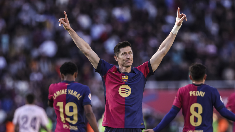 Lewandowski strikes twice as Barca top 4-1 Girona to take La Liga lead