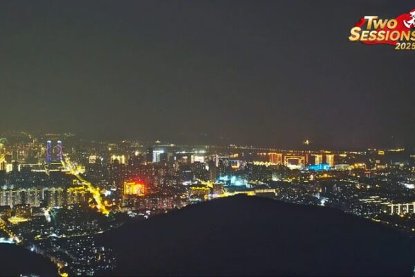 Explore Wuxi’s Sparkling Night Sky from Ermao Peak! Live: Enchanting nightscape of east China's Wuxi City video poster