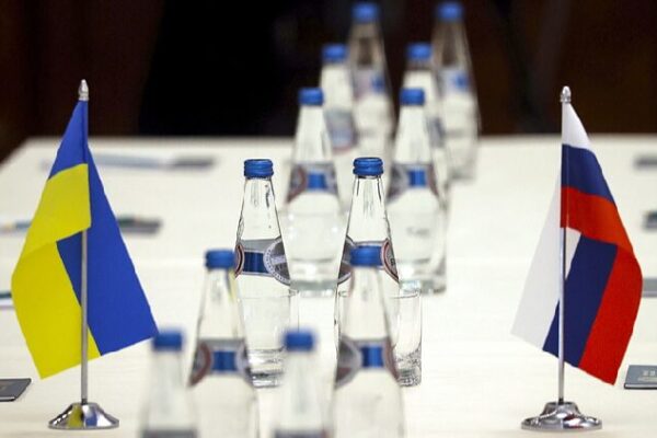 Moscow seeks security guarantees, Kyiv rejects territorial concessions