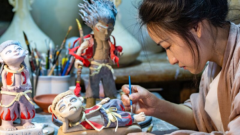 'Ne Zha 2' inspires the creations of village potters in Zhejiang