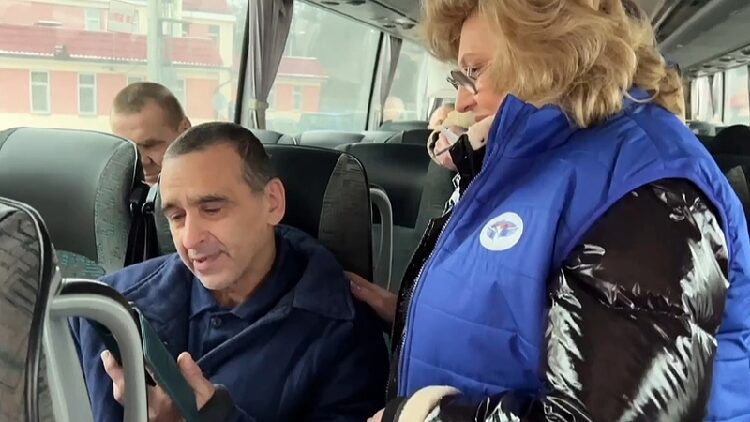 Russia, Ukraine swap hundreds of POWs each in latest exchange