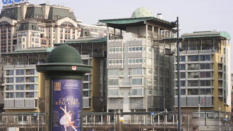 Russia expels two British diplomats