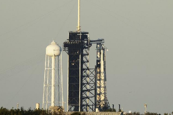 SpaceX Delays Astronaut Rescue Mission Due to Launch Pad Glitch π SpaceX delays flight to replace NASA's stuck astronauts