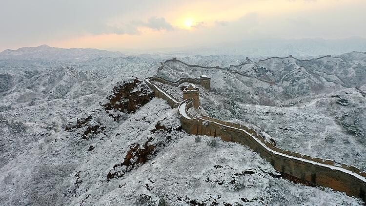 Spring snowfall at the Great Wall