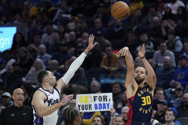 Stephen Curry Makes NBA History with Record-Breaking Three-Pointers! Stephen Curry makes 4,000th career triple in Warriors' win over Kings